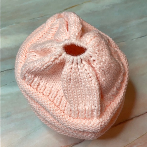 NWOT✨Women’s Knit Beanie Hat w/ ponytail hole - Picture 3 of 3